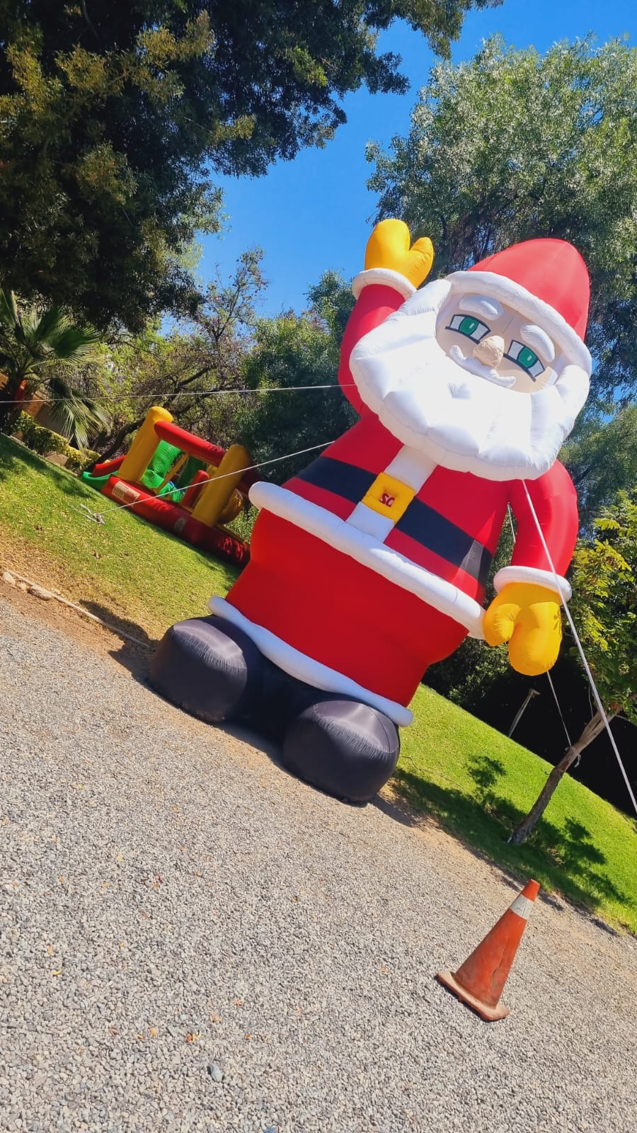 Viejo pascuero inflable 6 metros - Imagen 5