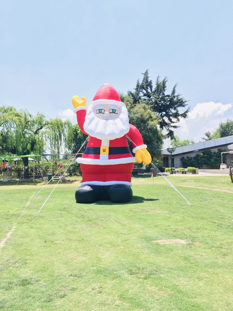 Viejo pascuero inflable 6 metros - Imagen 2